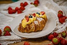 Croissant cu cremă de vanilie 140 g