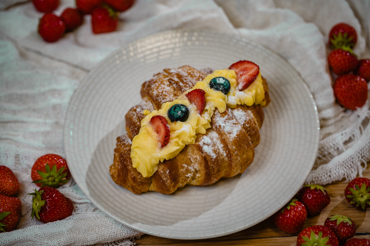 Croissant cu cremă de vanilie 140 g