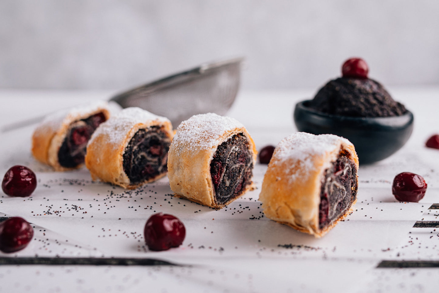 Ștrudel cu vișine și mac 350 g