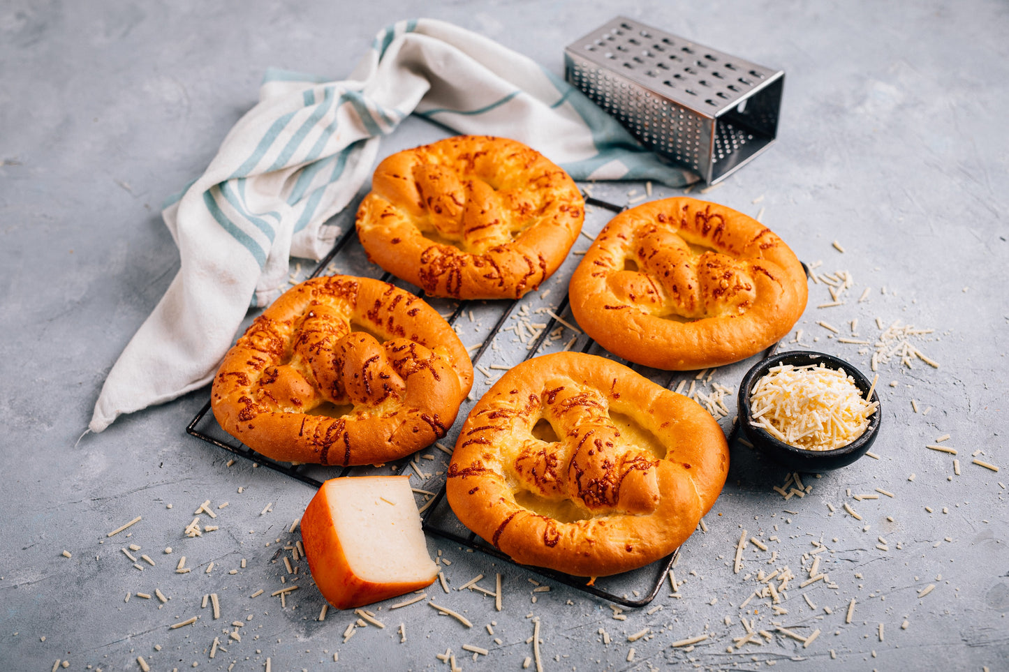 Covrig cu cașcaval vegetal 100 g