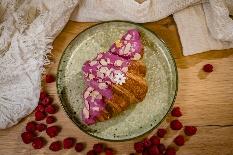 Croissant cu cremă de căpșuni 140 g