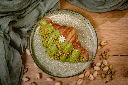 Croissant cu cremă de fistic 140 g