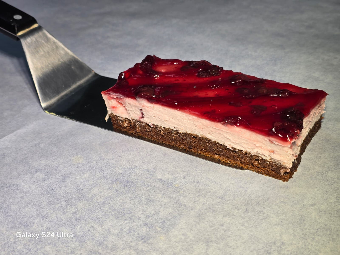 Felie cu mousse de vișine 300 g