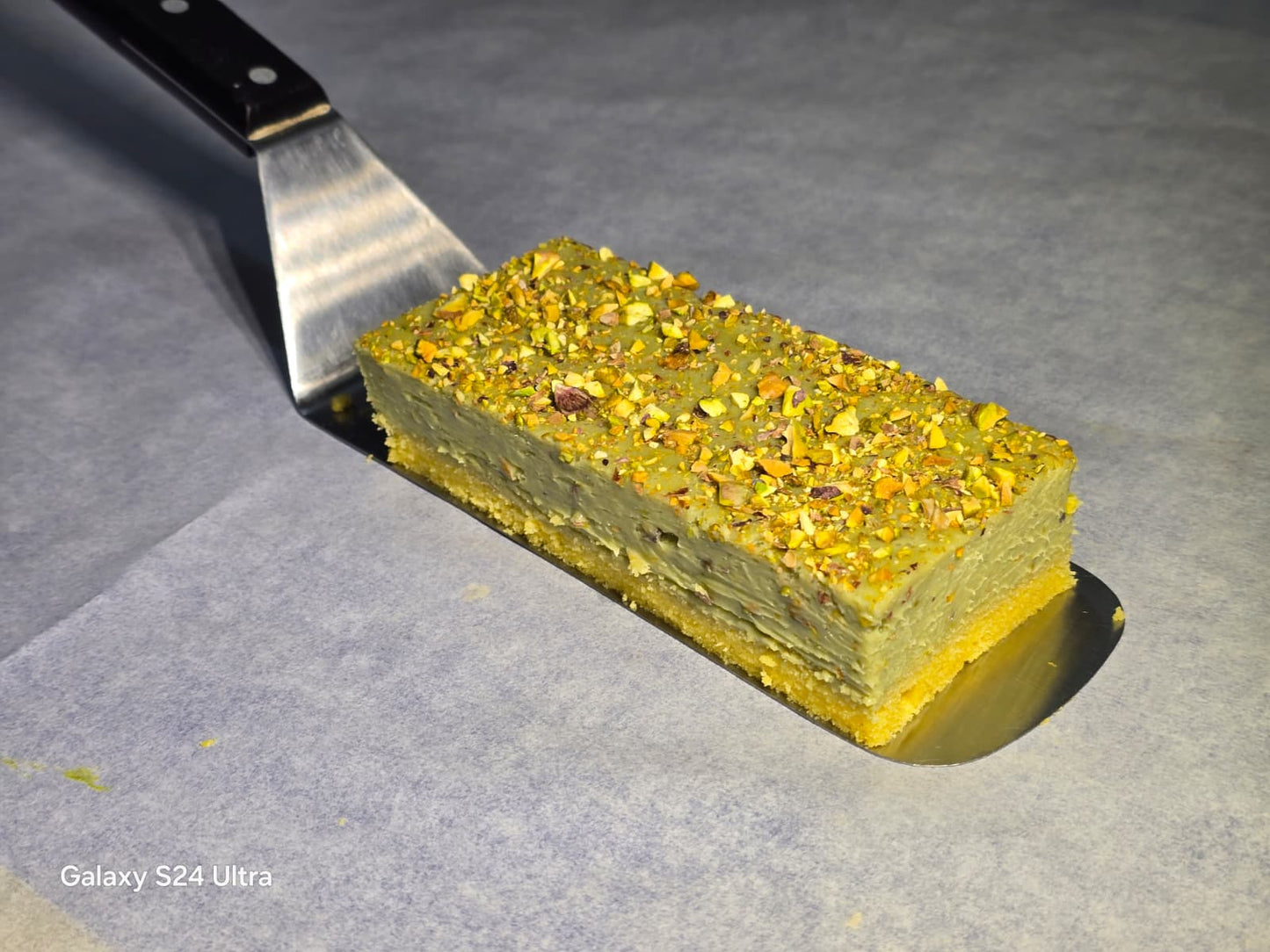 Felie cu mousse de fistic 350 g