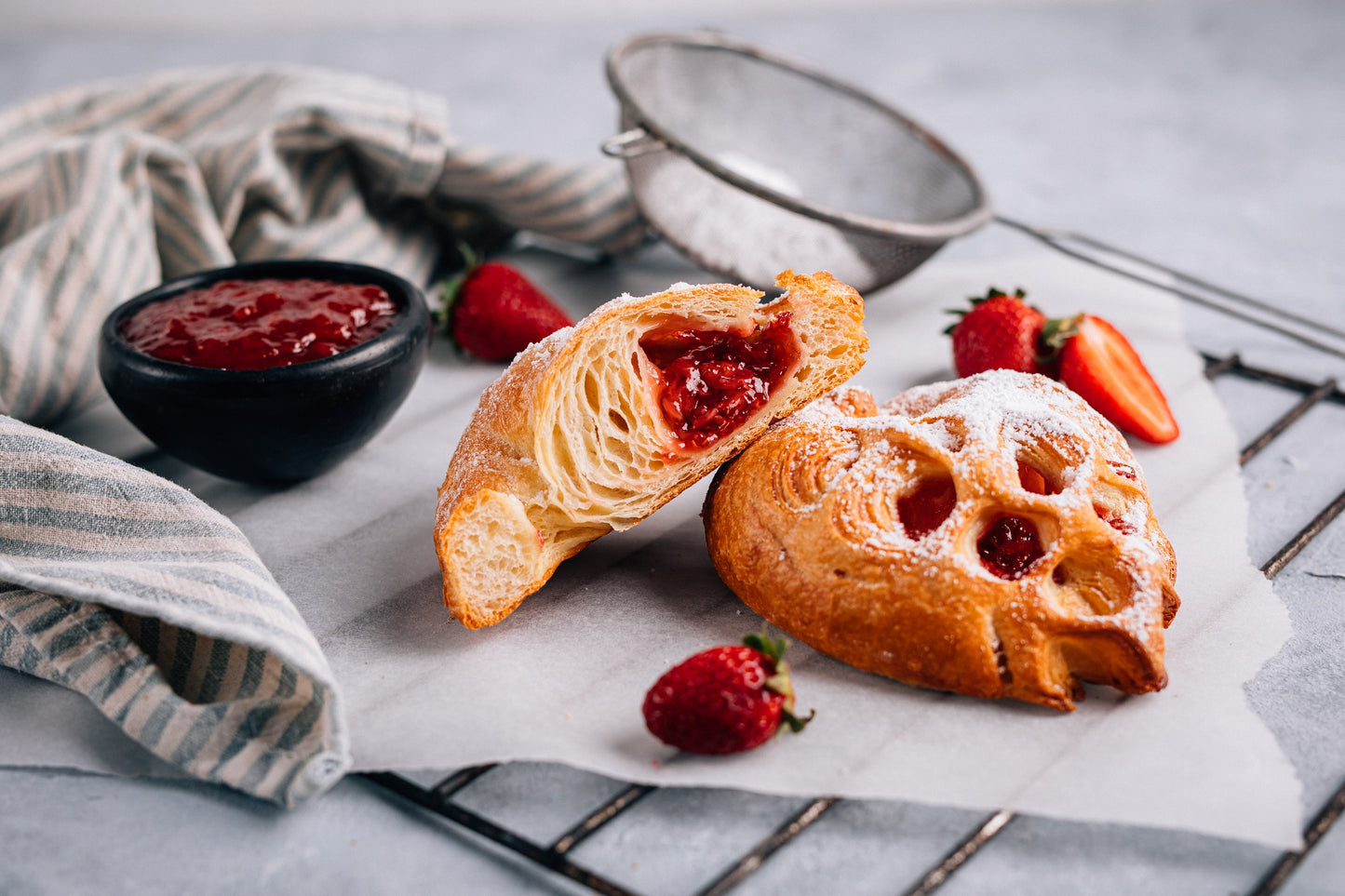 Foietaj cu umplutură de căpșuni 100 g